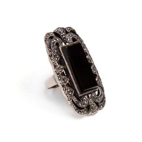 1920s Large Onyx Vertical Stone Ring